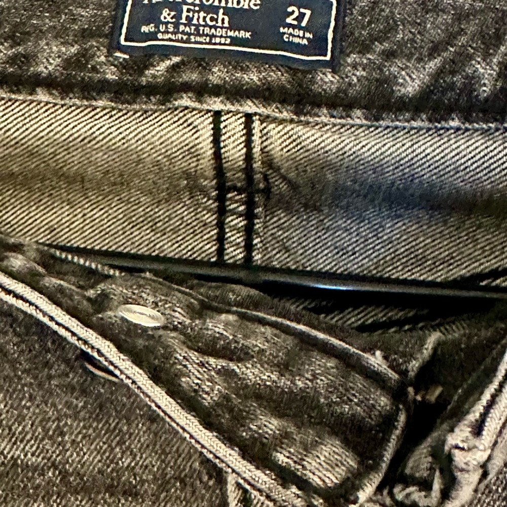 Abercrombie & Fitch Black Distressed Embroidered Denim Skirt jean mini - Picture 6 of 6